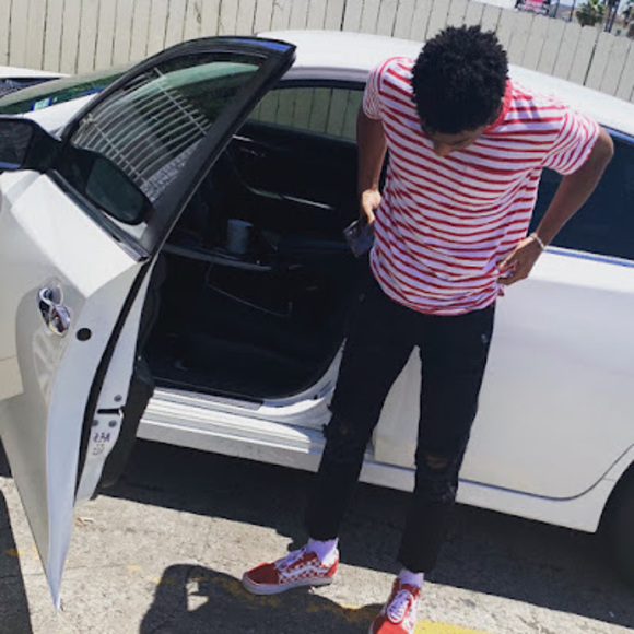 Meet your Posher, Damien - Picture 1 of 1